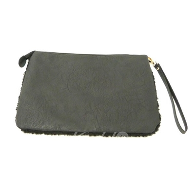 樂(lè)天海外銷售 美青年團(tuán)結(jié)箭頭皮革與ボアクラッチ袋黑色款